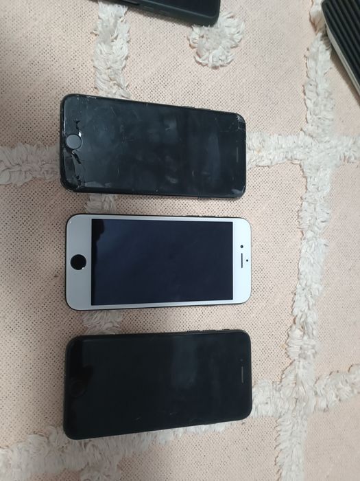 Vand iphone 7  3 bucati