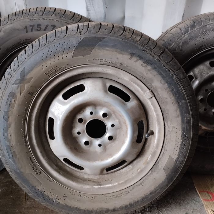 Продам комплект колес 175/70R13