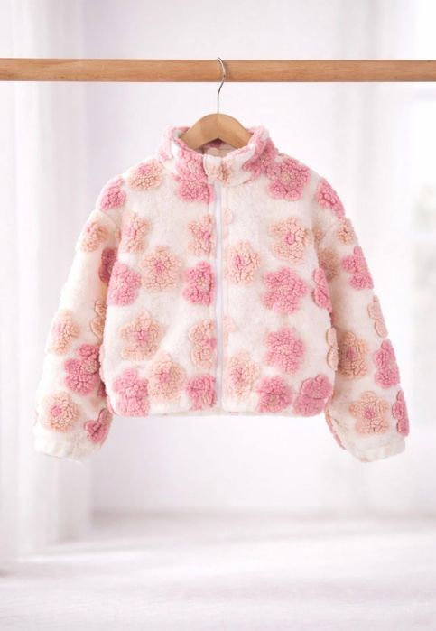 Еднакви пролетни якенца за майка и дъщеря