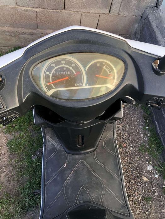 Продам м8 в хорошем состоянии