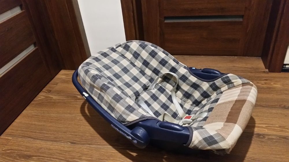 Scaun auto pt bebelusi, cu brat, portabil MAXI COSI