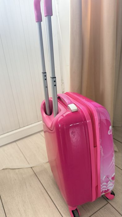 Продам чемодан детский