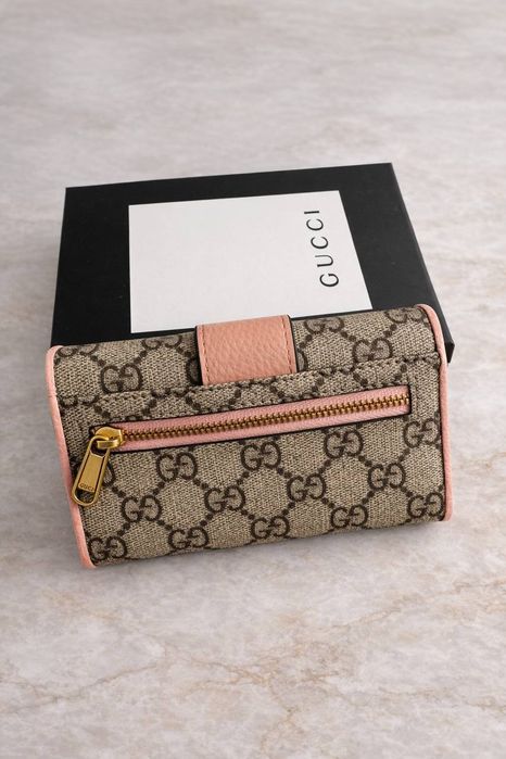 Женско портмоне на Gucci