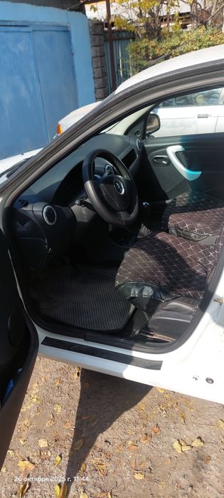 Авто Рено Логан 2013г