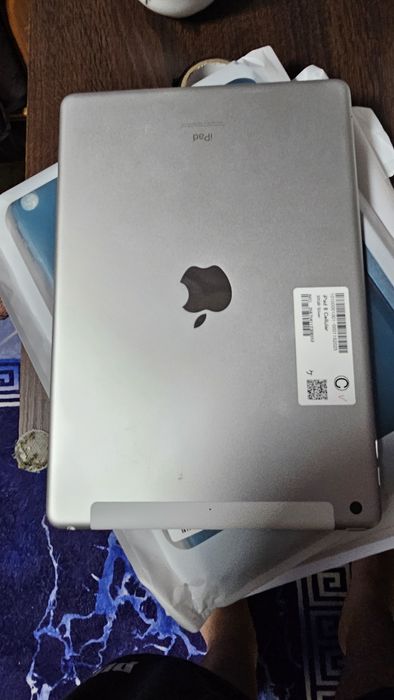 I pad 8 cellular 32gb silver