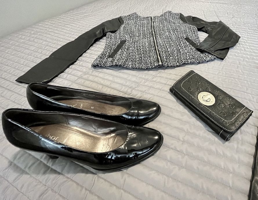 Лукс бутикова рокля; Кожено сако + подарък обувки и портмоне