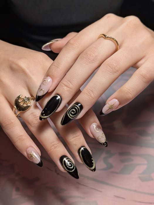 Маникюр в центре за 4000тг