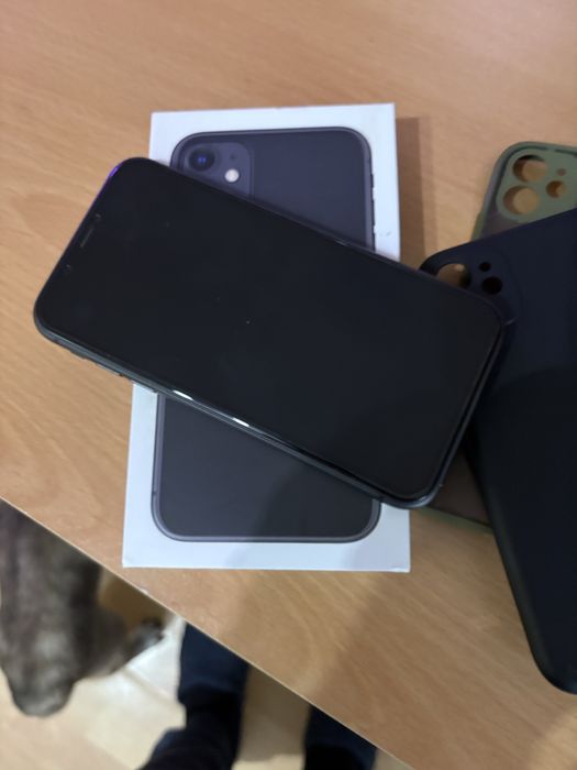 iPone 11 64 G не разлечим от нов с капцитет на батерията 83%