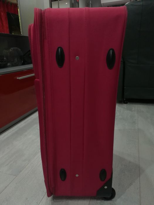 Куфар с колелца и телескопична дръжка