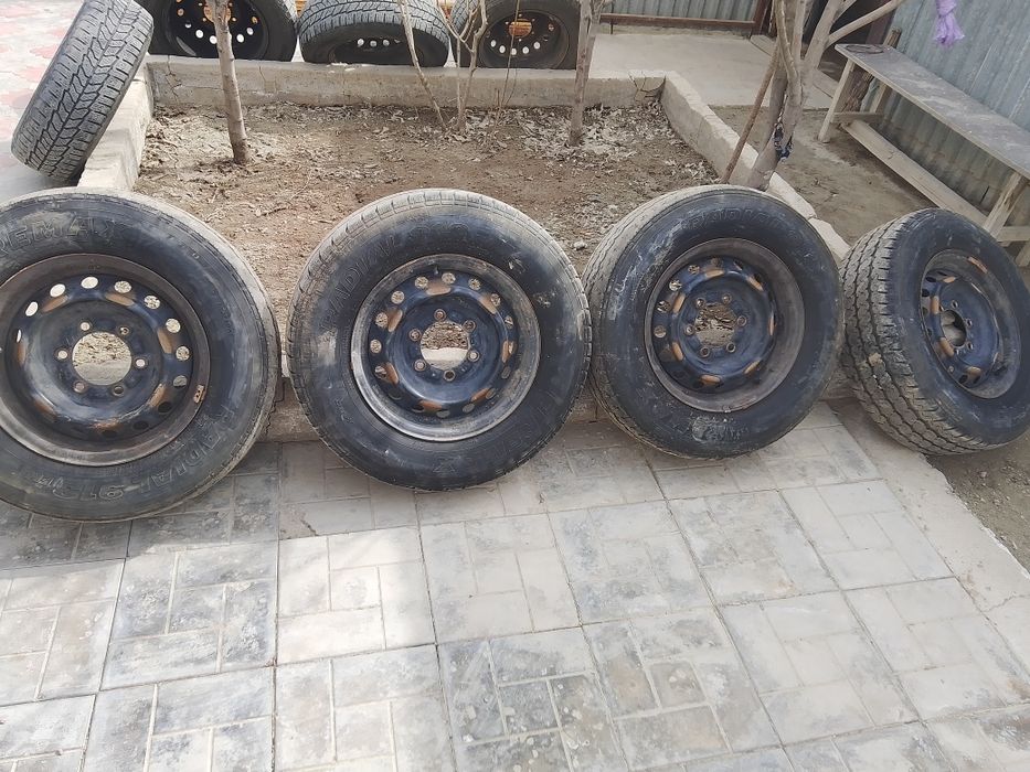 Шины с дисками сталними размер 215,70R15C На Тойота Хайс