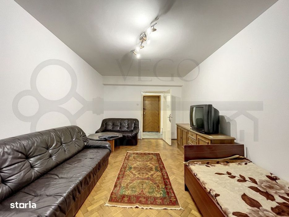 Apartament cu 3 camere decomandat, in zona Centrala, strada Republicii — fotografia 3