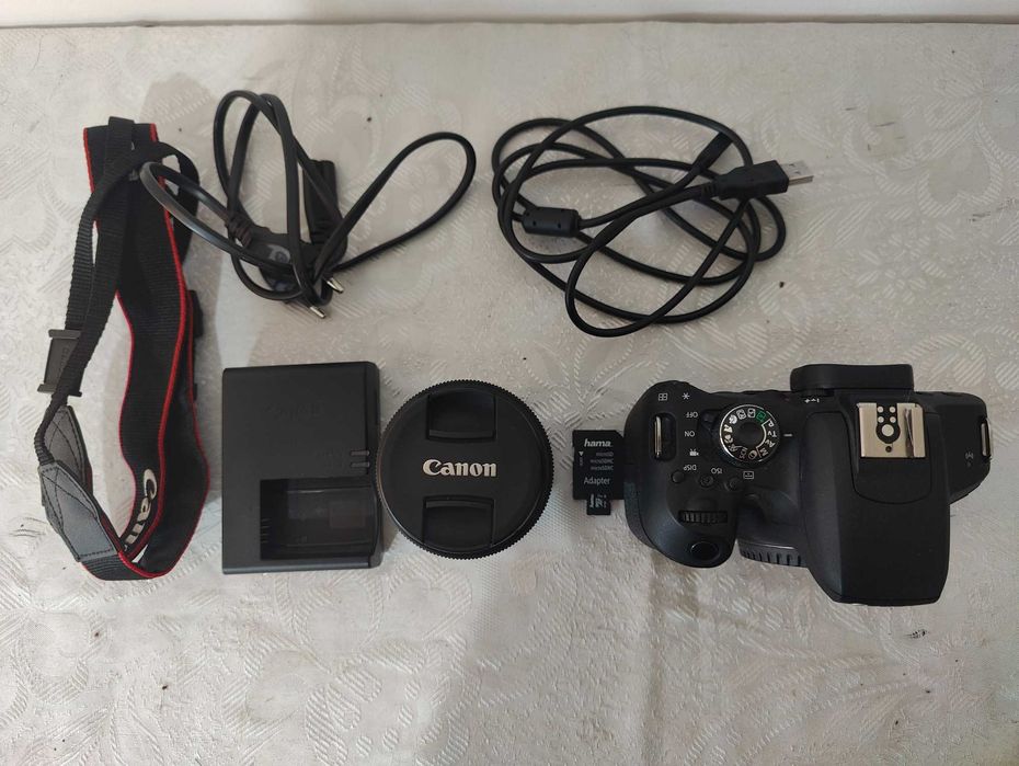 Vând aparat foto DSLR CANON EOS 800D