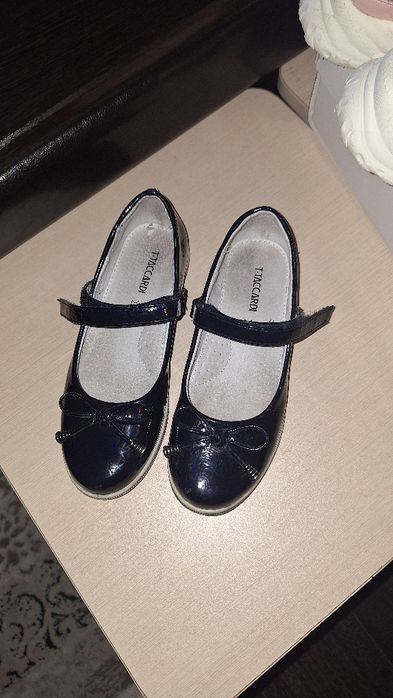 Продам детские туфли для школы и красовки