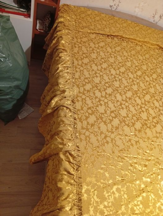 Покривка златиста с драперии за легло/спалня 1.40/2м