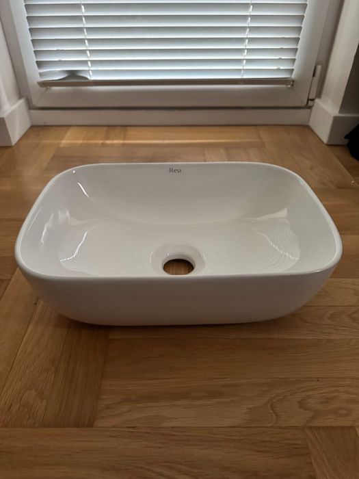 Rea Belinda mini мивка за монтиране върху плот