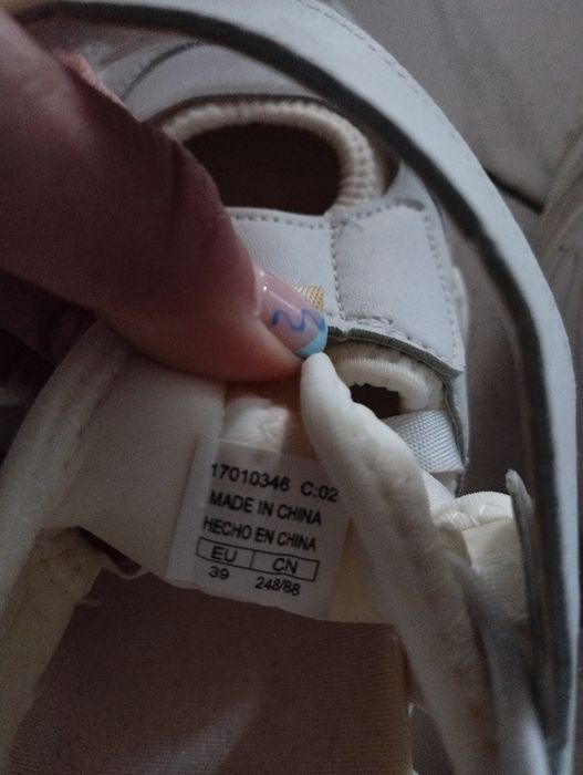 Обувки и сандали