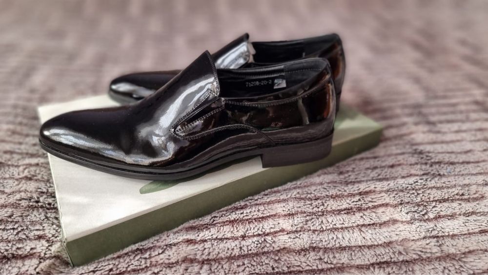 Продам мужские лаковые туфли
