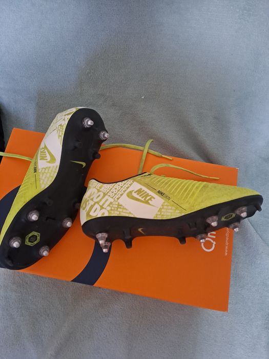 Ghete de fotbal Nike Phantom