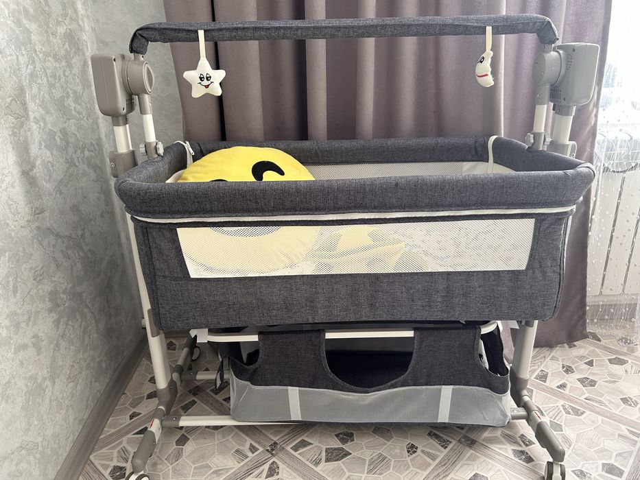 Продам манеж с качанием