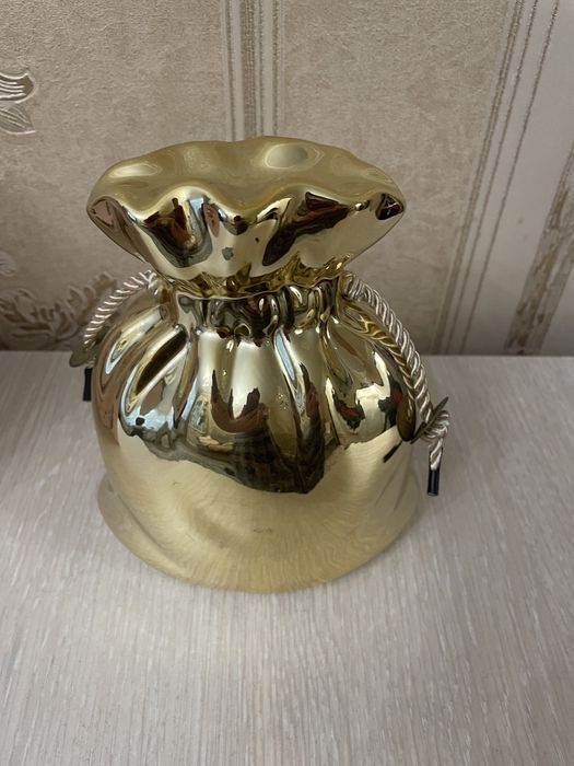 Продам  новую красивую копилку для денег.