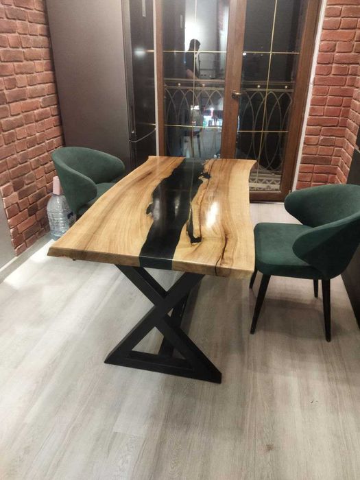 Столы и стулья под старину из массива