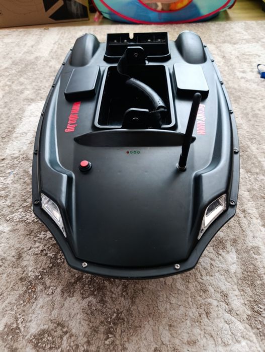 Лодка за захранка Kaтамаран V888 GPS 40 Точки