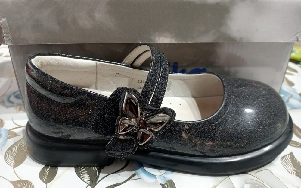 Продам туфли на девочку р. 30