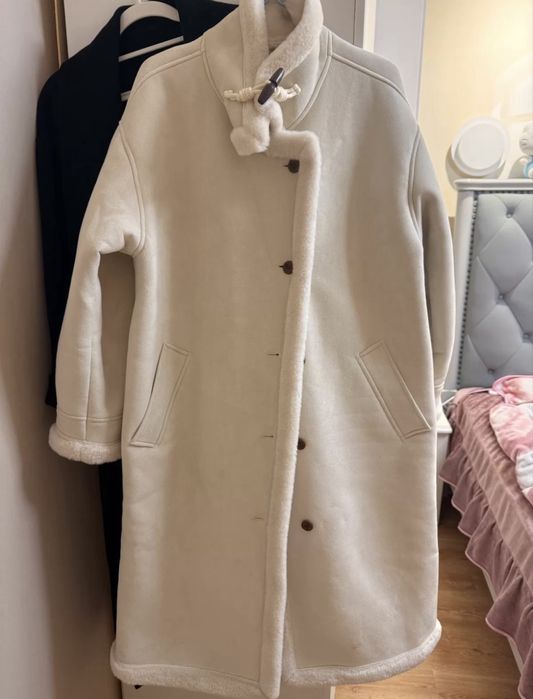 Бежевое замшевое пальто