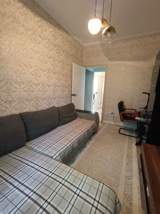 4комн кв, 4 эт , 7мкр,51 д, молоч кух