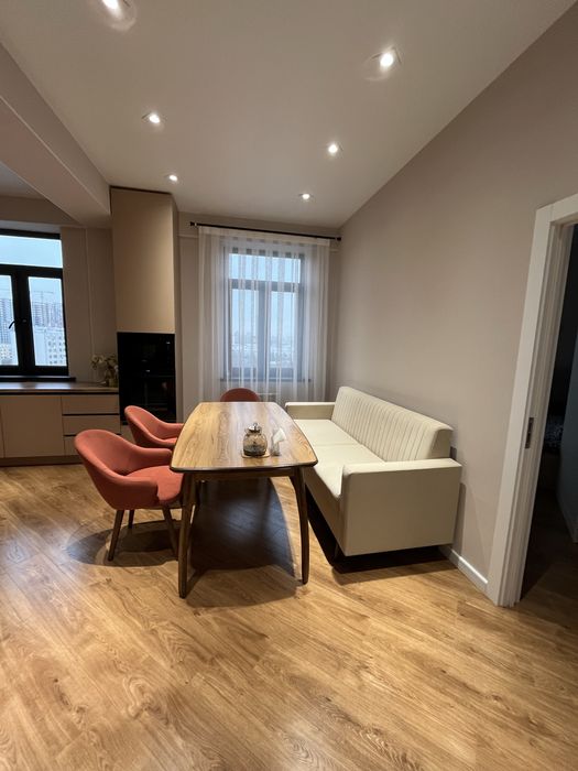 продаю свою 4-х комнатную квартиру