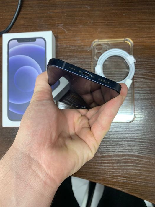 Айфон 12 в отличном состоянии