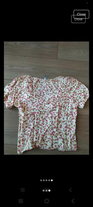 Cămașă cu flori si decolteu