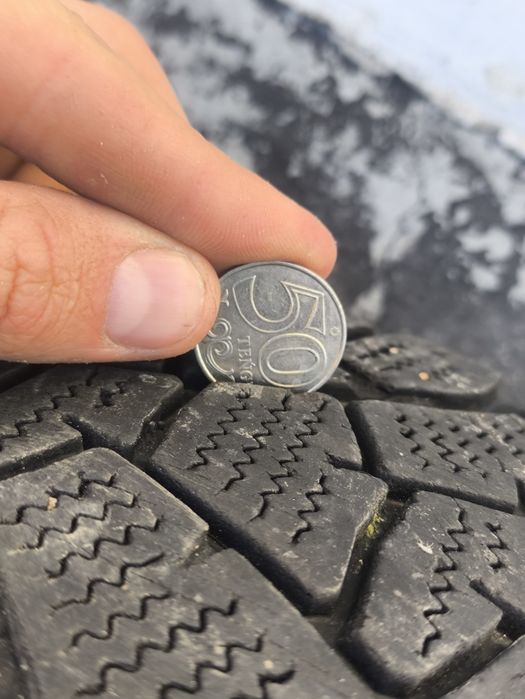 Продае́тся 2 колеса с резиной