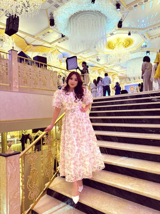 Платье белое  ч цветами