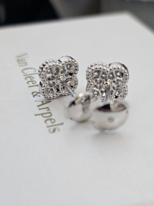 Van Cleef & Arpels diamonds обици