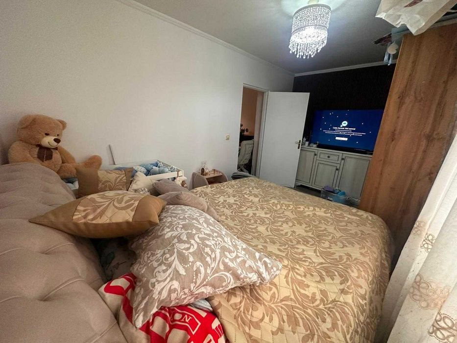 Vand apartament 2 camere ultracentral langa piata in Campina, jud. Prahova .
