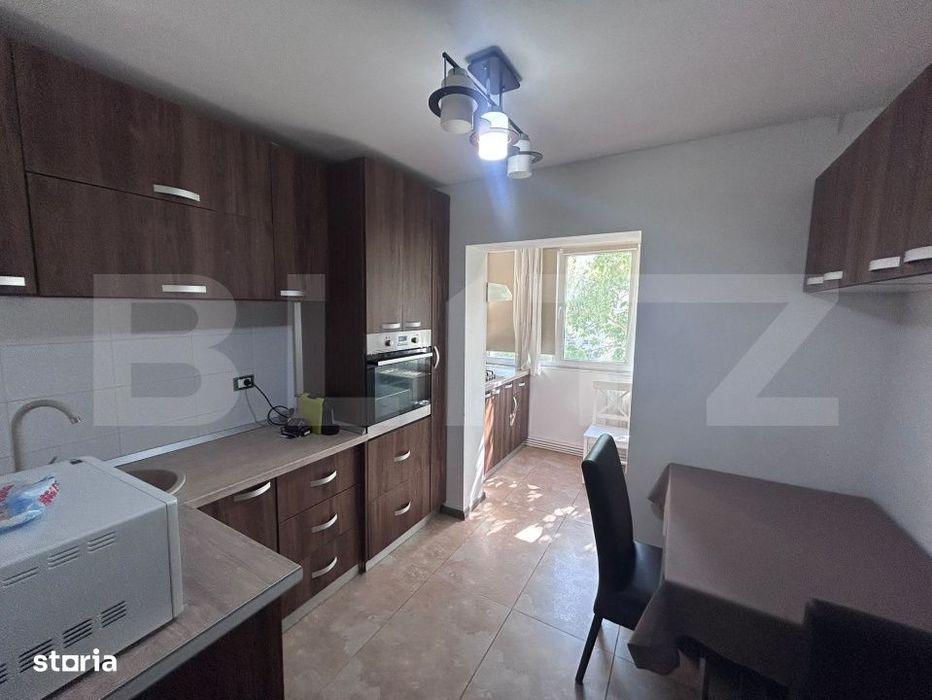 Apartament cu 3 camere, decomandat, centrala si AC, zona Helin Ciuperc