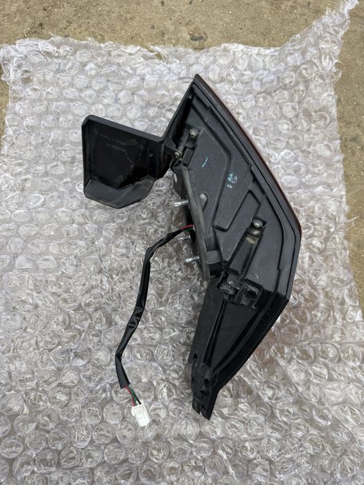 Задний фонарь правая