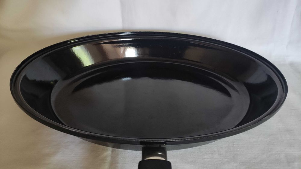 Голям емайлиран тиган за риба с овална форма отличен