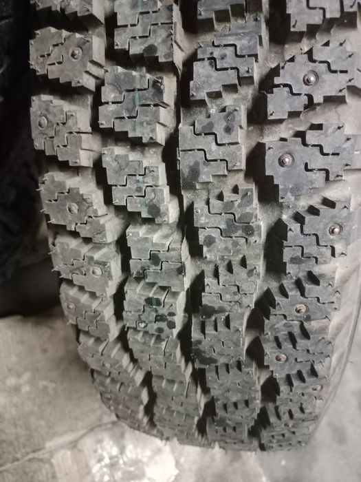 Продам шину одиночку на 15.