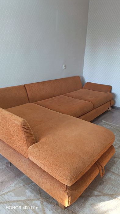 Продаю б/у диван раскладной и ковры