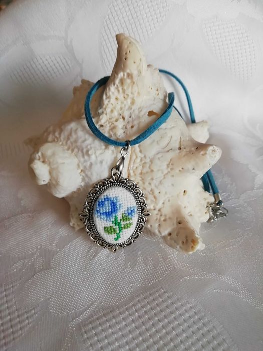 Медальон с бродерия