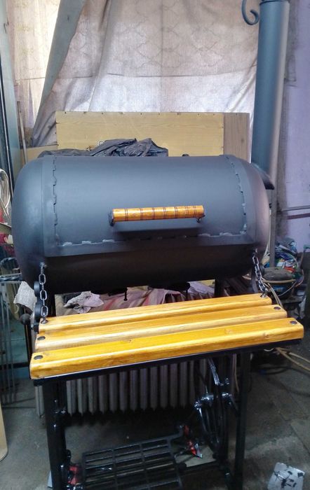 Опушвач на дърва и дървени въглища;BBQ с крачета от шевна машина.