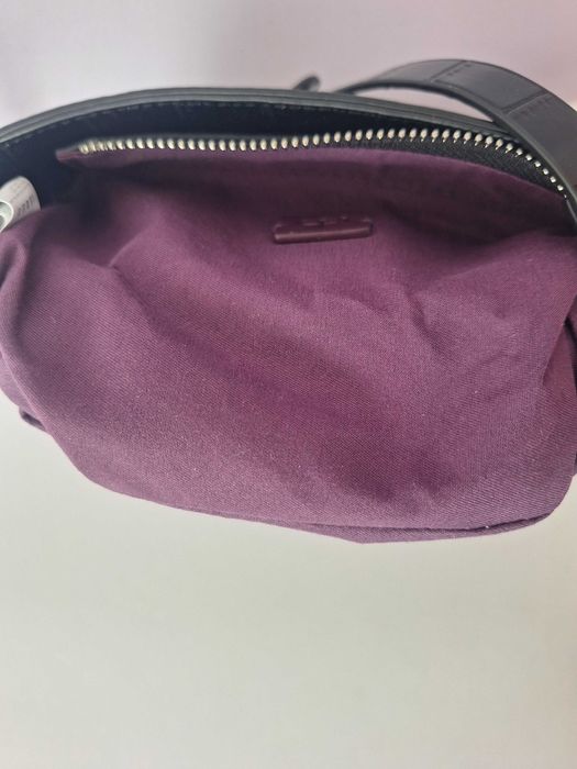 Черна лачена чантичка Pronta