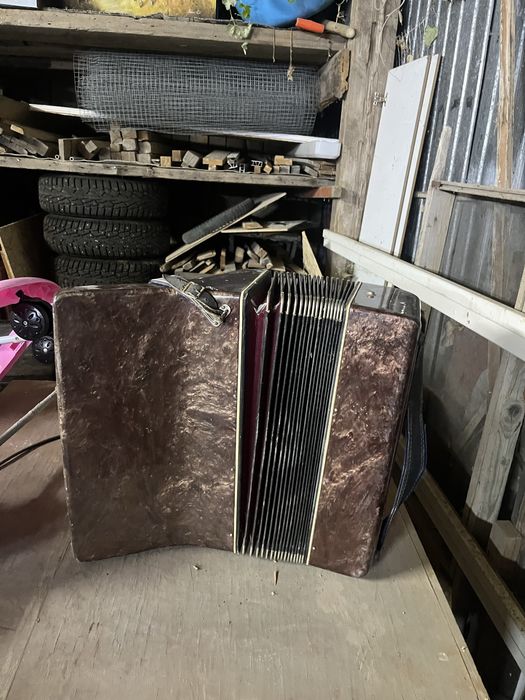 продам баян нужен мелкий ремонт