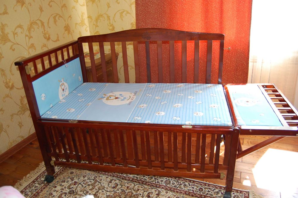 Детская деревянная кроватка