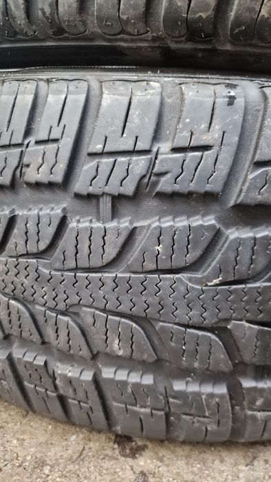 225 45 17 Roadstone 4 anvelope iarna