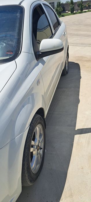 Nexia 3 sotiladi Avtomat