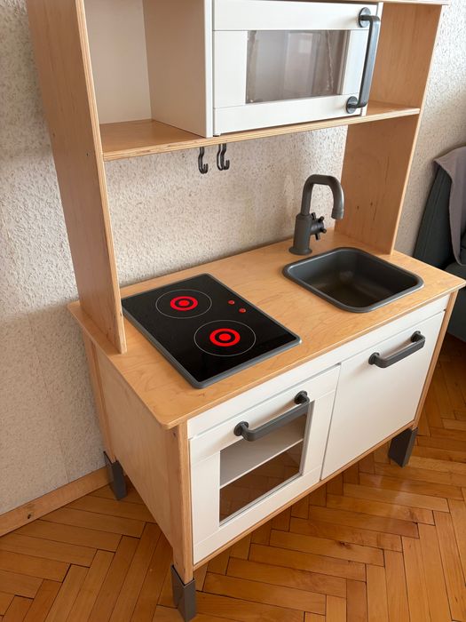 Детска дървена кухня ИКЕА плюс играчки