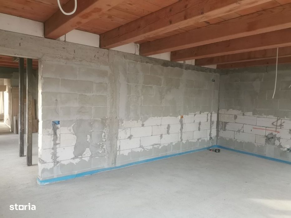 Casa bifamilială (2 intrari individuale) 258mp la 3 minute de Focsani.